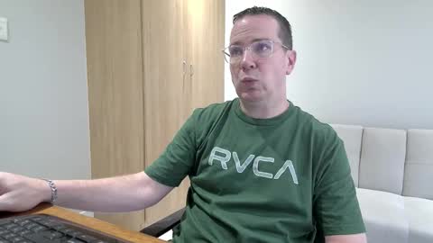 Snapshot of brettdj chatting on 23, 11, 2025 Brett online show from 23, 11, 2025