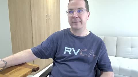 Snapshot of brettdj chatting on 29, 11, 2025 Brett online show from 29, 11, 2025