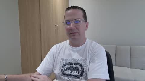 Snapshot of brettdj chatting on 30, 11, 2025 Brett online show from 30, 11, 2025