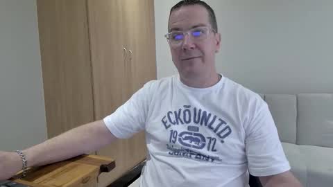 Snapshot of brettdj chatting on 17, 12, 2025 Brett online show from 17, 12, 2025