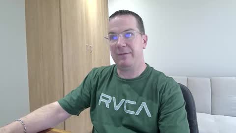 Snapshot of brettdj chatting on 21, 12, 2025 Brett online show from 21, 12, 2025