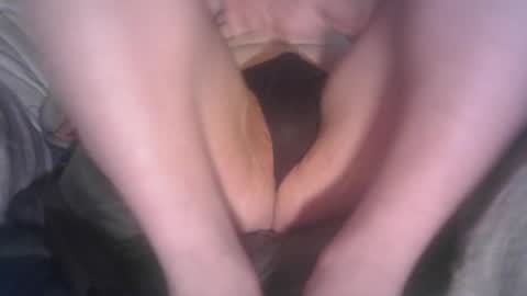 Snapshot of bri20fu chatting on 18, 3, 2026 raining down on me online show from 18, 3, 2026