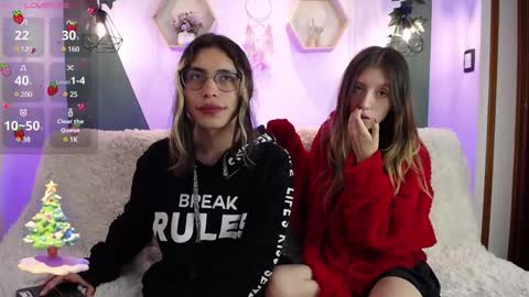 Snapshot of briarandblair chatting on 12, 12, 2024 briarandblair online show from 12, 12, 2024