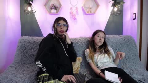 Snapshot of briarandblair chatting on 17, 12, 2024 briarandblair online show from 17, 12, 2024