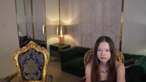 Snapshot of bright_diamonds_054 chatting on 8, 10, 2025 Diamonds Girls online show from 8, 10, 2025