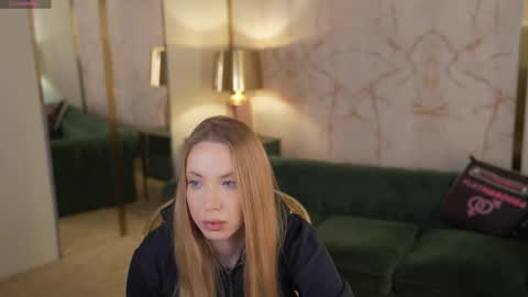 Snapshot of bright_diamonds_054 chatting on 14, 10, 2025 Diamonds Girls online show from 14, 10, 2025