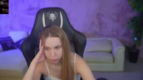 Snapshot of bright_diamonds_054 chatting on 20, 10, 2025 Diamonds Girls online show from 20, 10, 2025