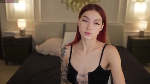 Snapshot of bright_diamonds_054 chatting on 21, 10, 2025 Diamonds Girls online show from 21, 10, 2025