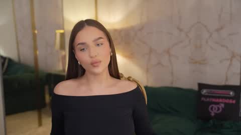 Snapshot of bright_diamonds_054 chatting on 25, 10, 2025 Diamonds Girls online show from 25, 10, 2025