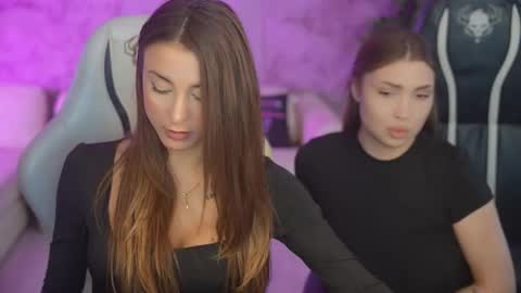 Snapshot of bright_diamonds_054 chatting on 29, 10, 2025 Diamonds Girls online show from 29, 10, 2025