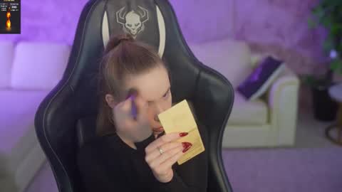 Snapshot of bright_diamonds_054 chatting on 30, 10, 2025 Diamonds Girls online show from 30, 10, 2025