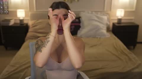 Snapshot of bright_diamonds_054 chatting on 3, 11, 2025 Diamonds Girls online show from 3, 11, 2025