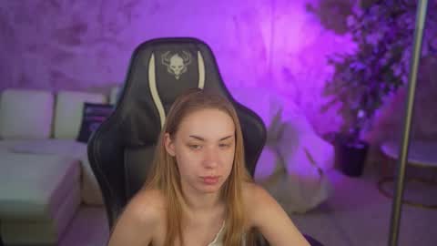 Snapshot of bright_diamonds_054 chatting on 16, 11, 2025 Diamonds Girls online show from 16, 11, 2025