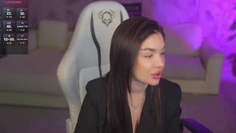 Snapshot of bright_diamonds_054 chatting on 17, 11, 2025 Diamonds Girls online show from 17, 11, 2025