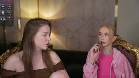 Snapshot of bright_diamonds_054 chatting on 20, 11, 2025 Diamonds Girls online show from 20, 11, 2025