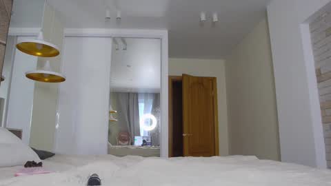 Amina Adelina online show from 11, 1, 2025