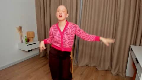 Snapshot of brigittechorlton chatting on 16, 12, 2025 Bella online show from 16, 12, 2025