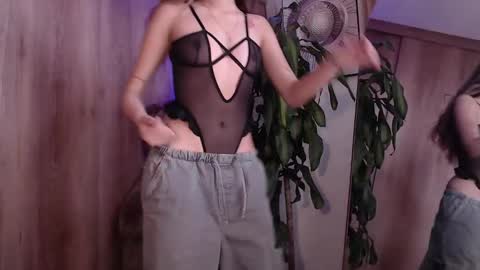 Snapshot of brinna_ev chatting on 21, 11, 2025 B R I N N A online show from 21, 11, 2025