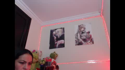 scarleth    follow mee 3 kis online show from 8, 12, 2024