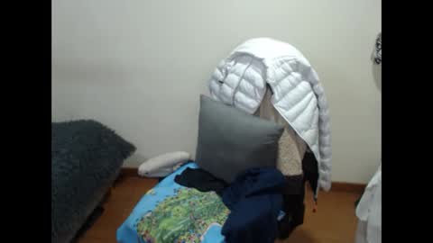 scarleth    follow mee 3 kis online show from 28, 9, 2025