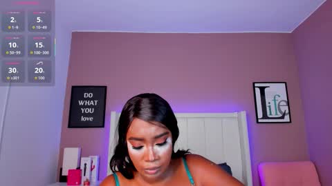 Snapshot of britanymooree chatting on 1, 11, 2025 Britany online show from 1, 11, 2025