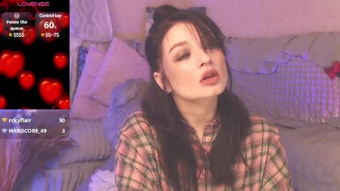 Snapshot of britneybarker chatting on 6, 12, 2024 britneybarker online show from 6, 12, 2024