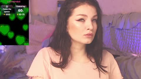 Snapshot of britneybarker chatting on 8, 12, 2024 britneybarker online show from 8, 12, 2024