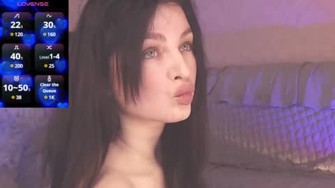 Snapshot of britneybarker chatting on 8, 3, 2025 britneybarker online show from 8, 3, 2025