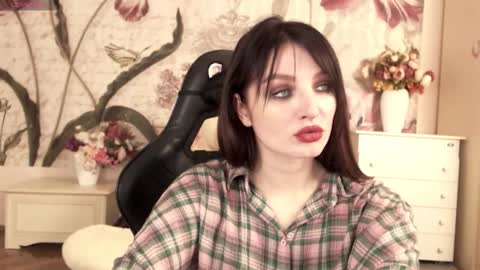 Snapshot of britneybarker chatting on 6, 11, 2025 britneybarker online show from 6, 11, 2025