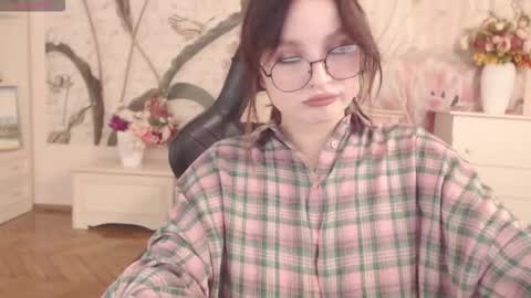 Snapshot of britneybarker chatting on 26, 11, 2025 britneybarker online show from 26, 11, 2025