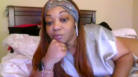 Snapshot of brownroundrenee chatting on 9, 10, 2025 brownroundrenee online show from 9, 10, 2025