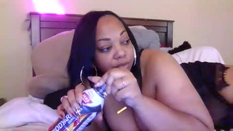 Snapshot of brownroundrenee chatting on 28, 10, 2025 brownroundrenee online show from 28, 10, 2025