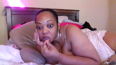 Snapshot of brownroundrenee chatting on 3, 11, 2025 brownroundrenee online show from 3, 11, 2025