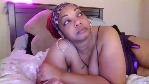 Snapshot of brownroundrenee chatting on 13, 11, 2025 brownroundrenee online show from 13, 11, 2025