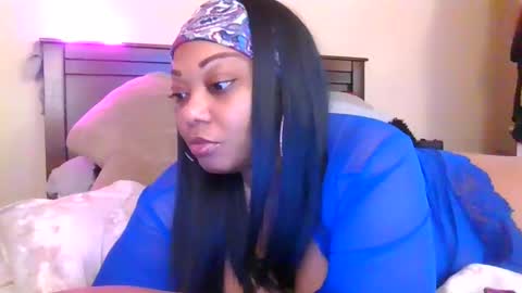 Snapshot of brownroundrenee chatting on 14, 11, 2025 brownroundrenee online show from 14, 11, 2025