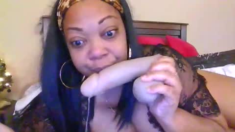 Snapshot of brownroundrenee chatting on 16, 11, 2025 brownroundrenee online show from 16, 11, 2025