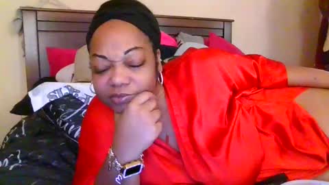 Snapshot of brownroundrenee chatting on 20, 11, 2025 brownroundrenee online show from 20, 11, 2025