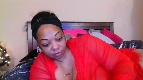 Snapshot of brownroundrenee chatting on 21, 11, 2025 brownroundrenee online show from 21, 11, 2025