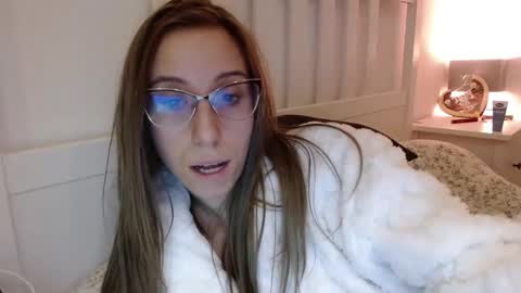 Snapshot of brunette_lena chatting on 25, 11, 2025 brunette_lena online show from 25, 11, 2025