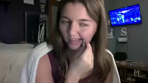 brunettebaby040 online show from 14, 10, 2025