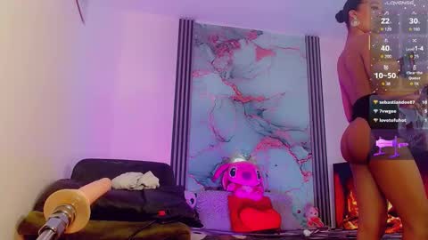 Snapshot of brunettesexy11 chatting on 28, 10, 2025 ChannelR online show from 28, 10, 2025