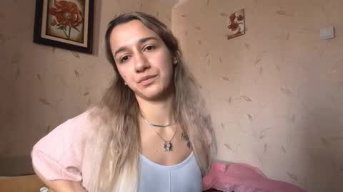 Snapshot of brynnclagett chatting on 2, 11, 2025 Hello My name is Rose im new model here and little but shy but curious. online show from 2, 11, 2025