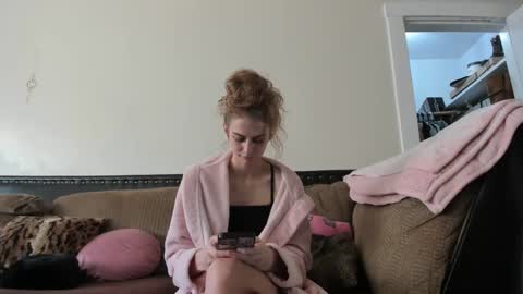 Snapshot of buffybarloe chatting on 14, 12, 2024 Buffy online show from 14, 12, 2024