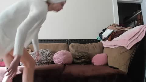 Snapshot of buffybarloe chatting on 16, 12, 2024 Buffy online show from 16, 12, 2024