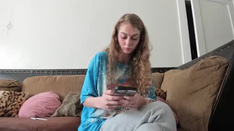 Snapshot of buffybarloe chatting on 20, 12, 2024 Buffy online show from 20, 12, 2024