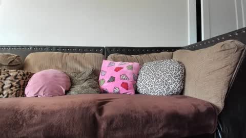 Snapshot of buffybarloe chatting on 4, 1, 2025 Buffy online show from 4, 1, 2025