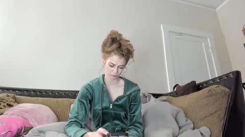 Snapshot of buffybarloe chatting on 10, 1, 2025 Buffy online show from 10, 1, 2025