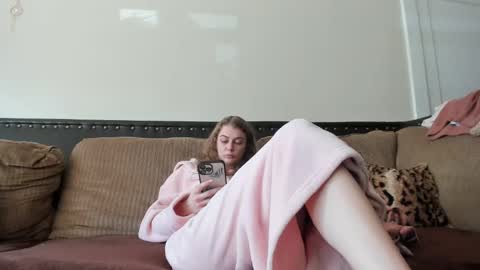 Snapshot of buffybarloe chatting on 17, 2, 2025 Buffy online show from 17, 2, 2025