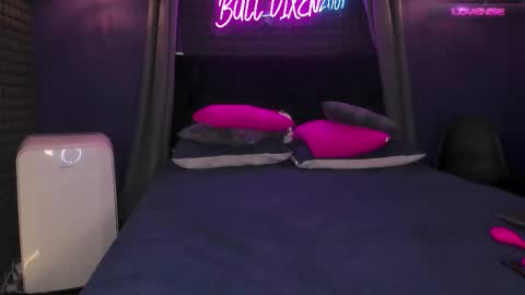 Snapshot of bull_vixen2001 chatting on 15, 10, 2025 Bunny and The Rock online show from 15, 10, 2025