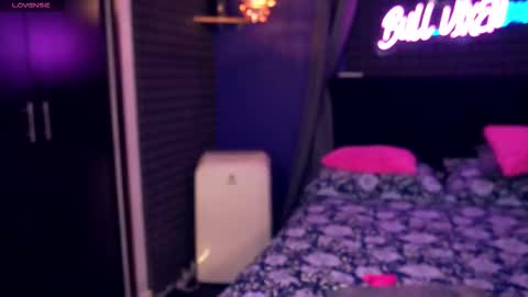 Snapshot of bull_vixen2001 chatting on 19, 11, 2025 Bunny and The Rock online show from 19, 11, 2025